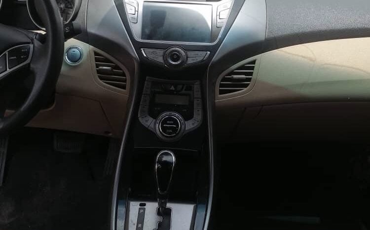 
Hyundai Elantra full									