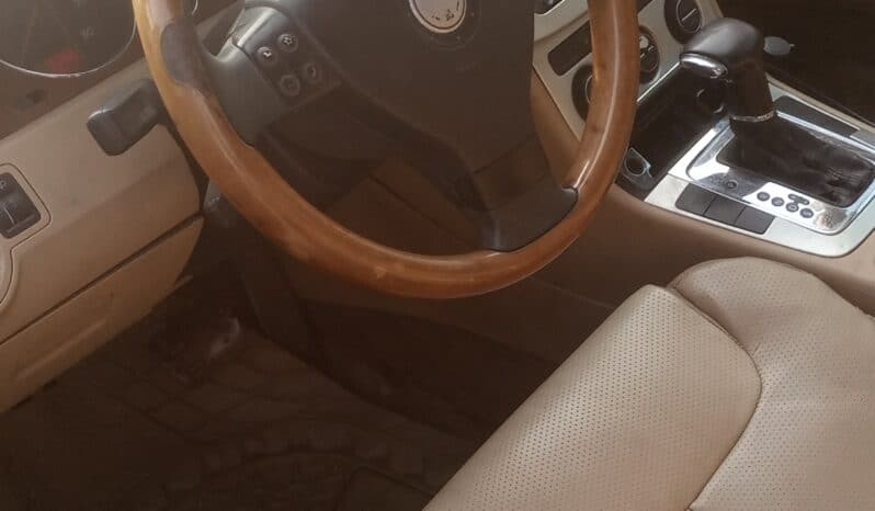 
Volkswagen Passat 2.0 FSI full									