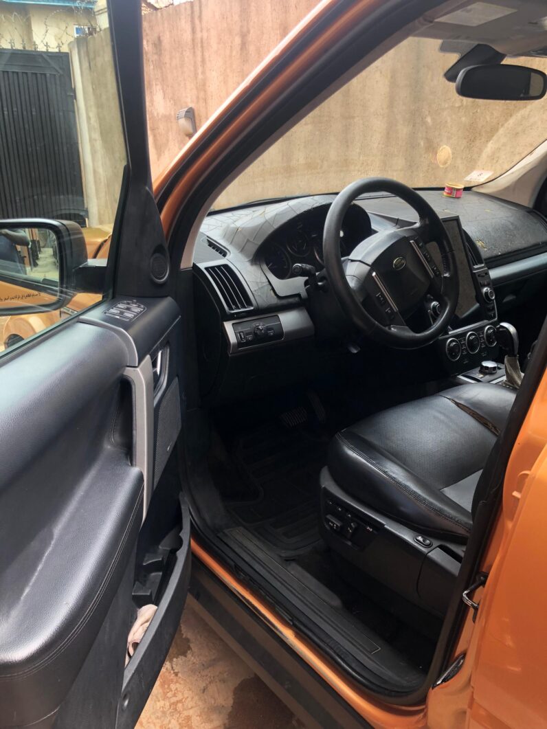 
Registered Land Rover LR2 SE full									