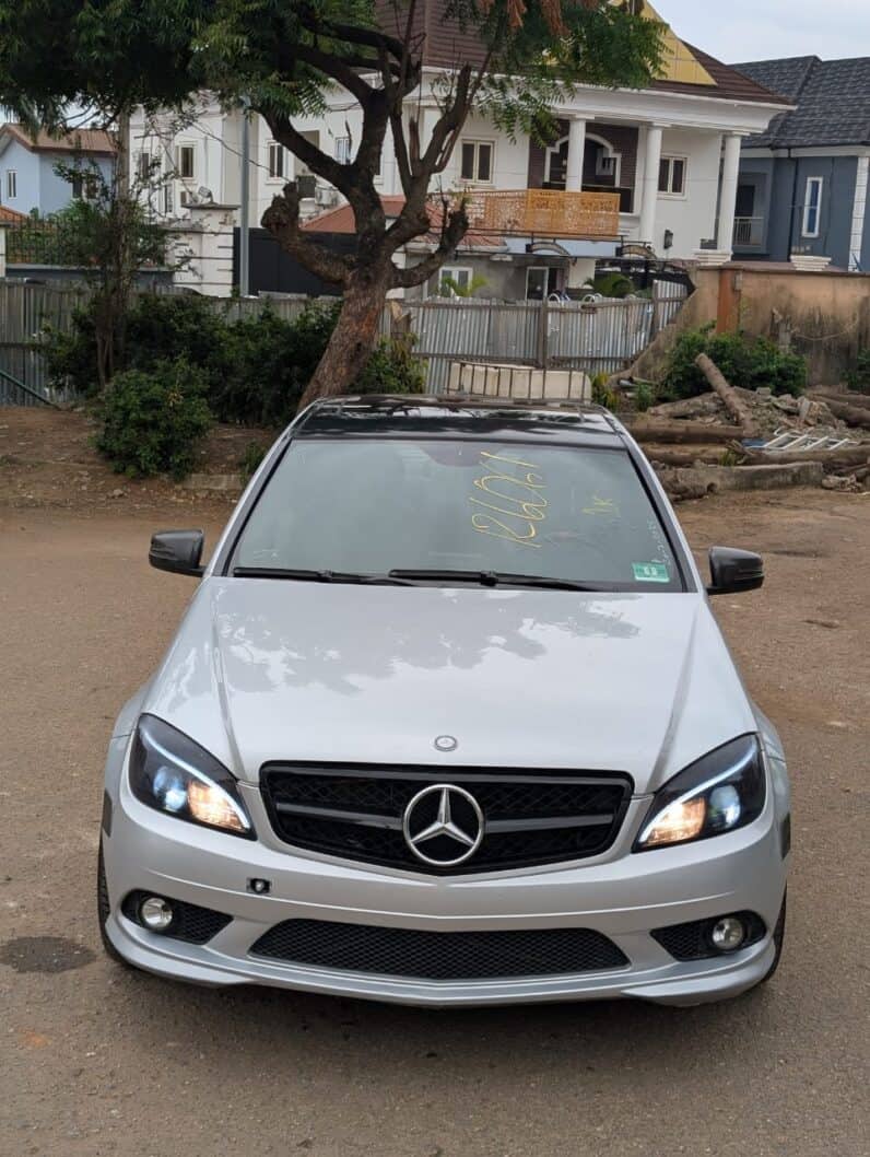 
Foreign used Mercedes-Benz 300C 2010 full									