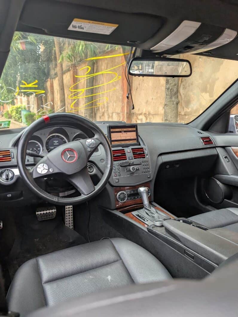 
Foreign used Mercedes-Benz 300C 2010 full									