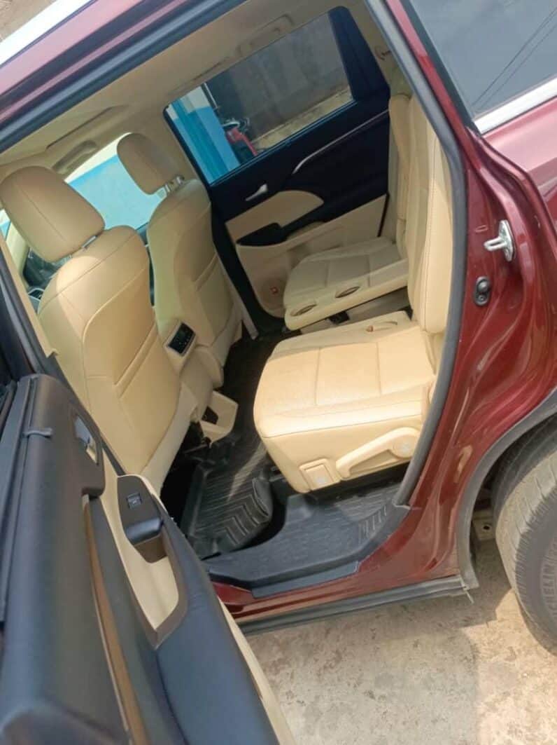 
2015 Toyota Highlander full									