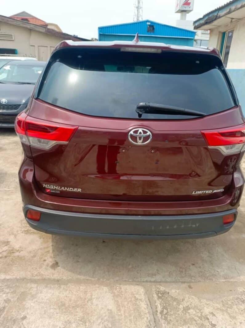 
2015 Toyota Highlander full									