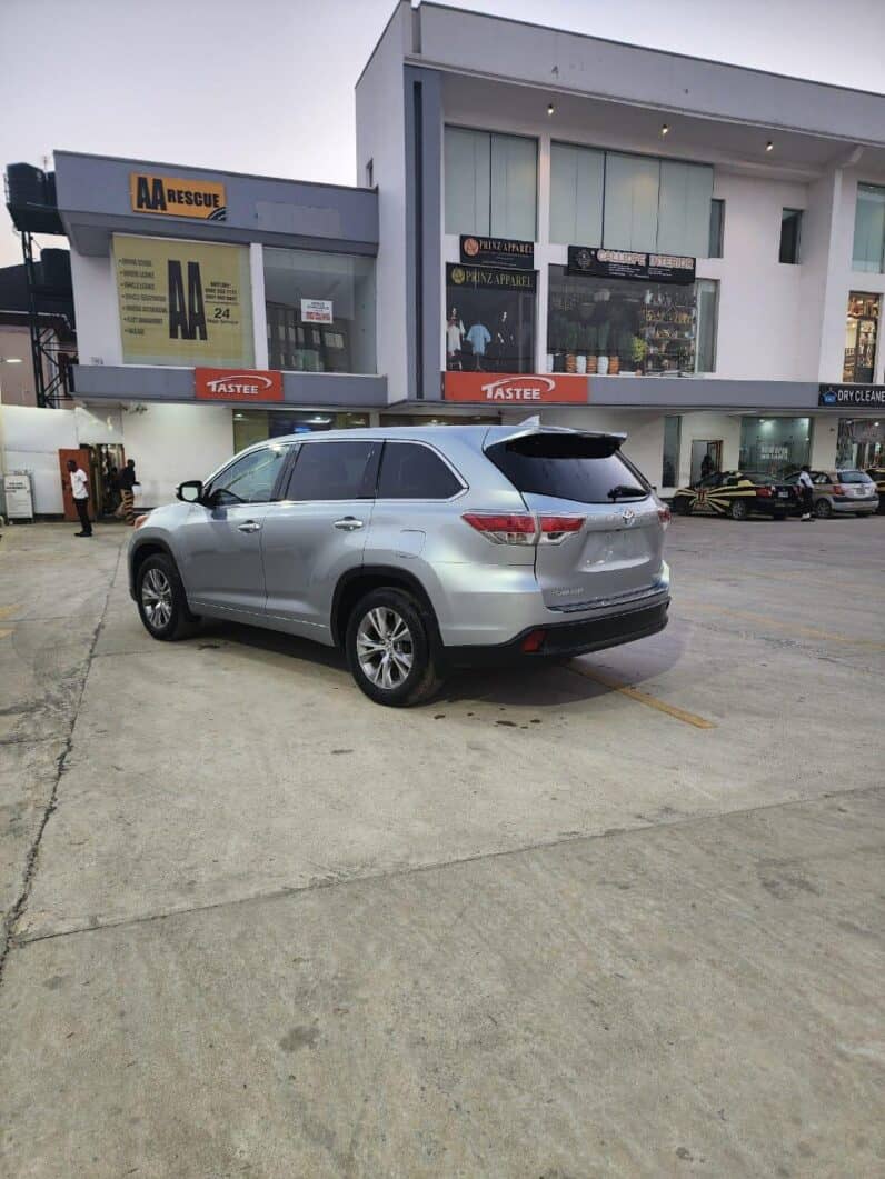 
2015 Toyota Highlander full									