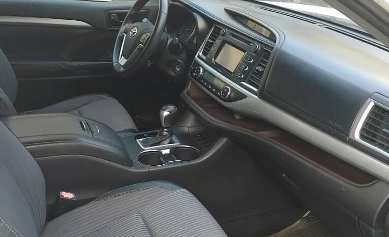 
2016 Toyota highlander LE full									