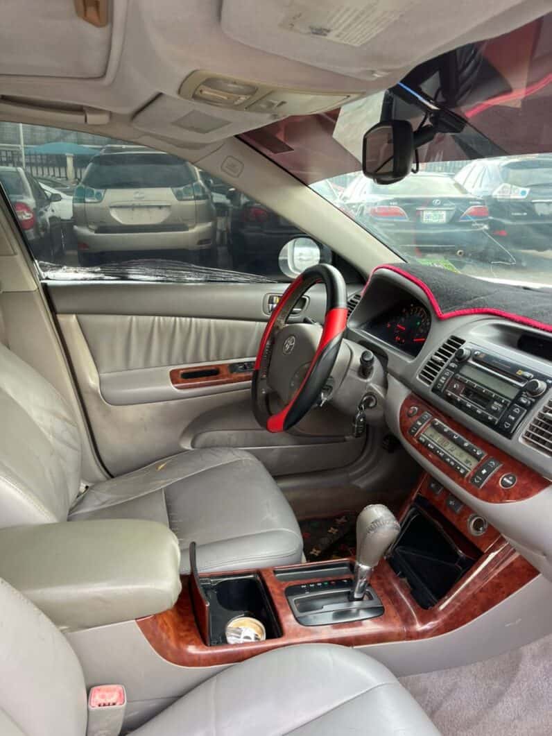
2005 Toyota Camry full									