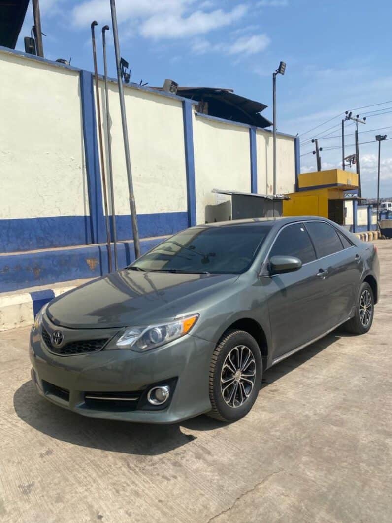 
2012 Toyota Camry full									