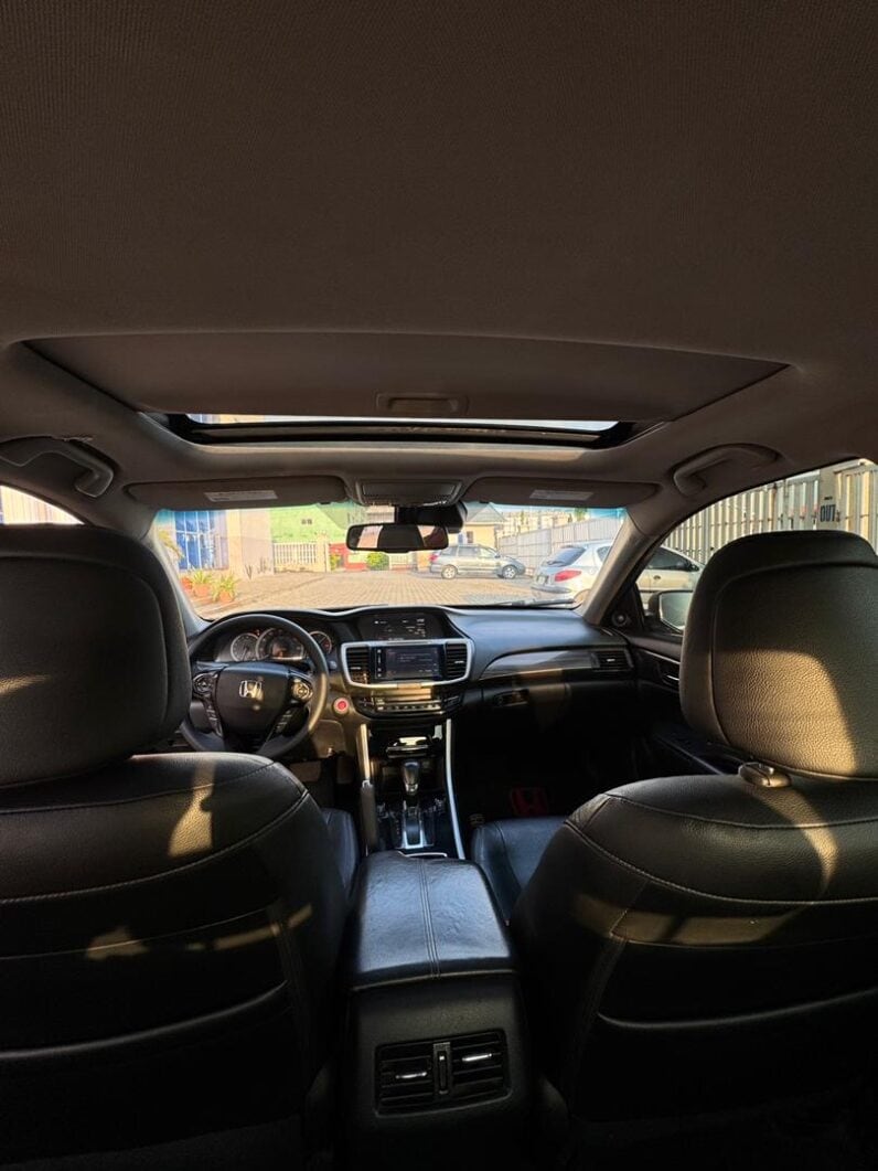 
2017 Honda Accord Touring full									