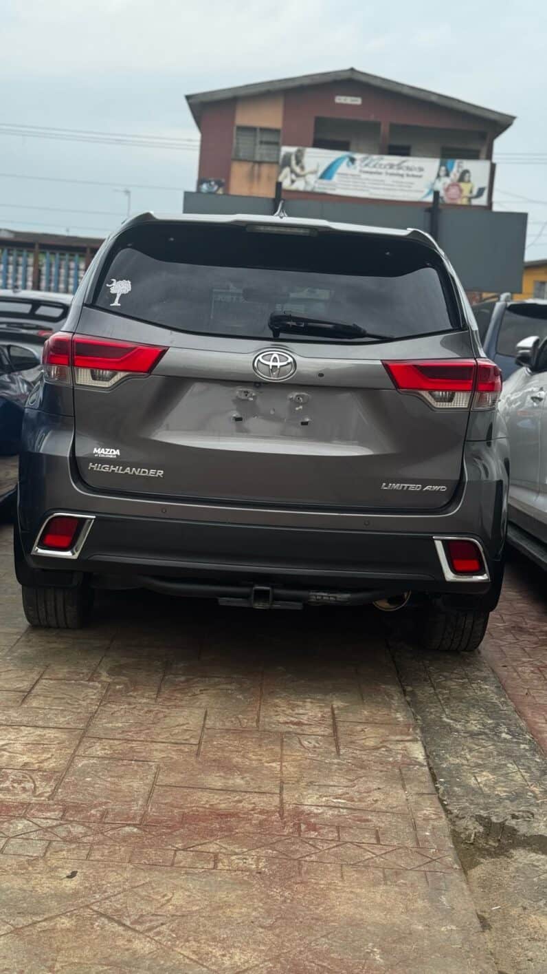 
2017 Toyota Highlander Limited Platinum full									