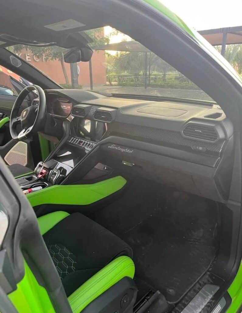 
2022 LAMBORGHINI URUS full									