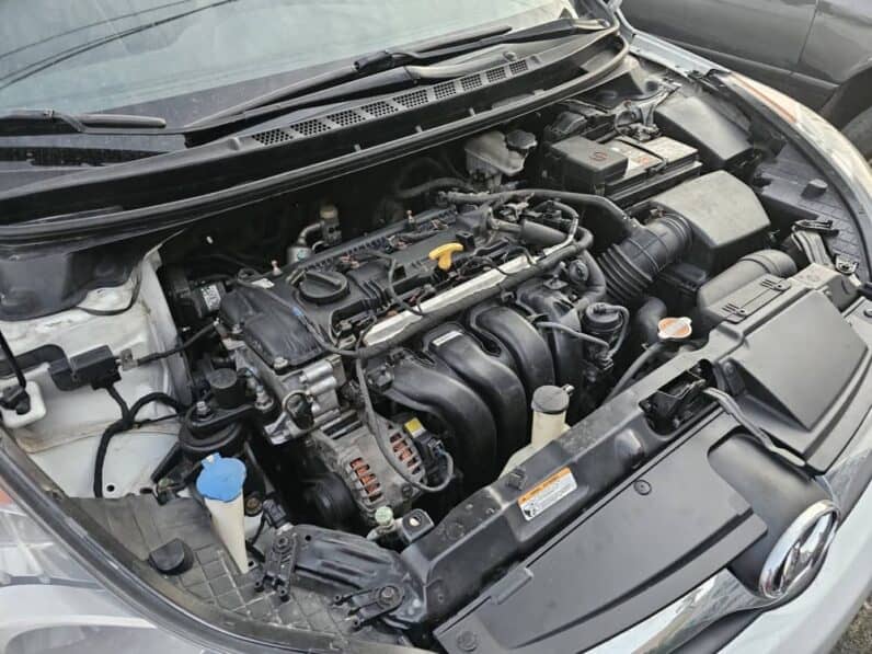 
2013 Hyundai Elantra full									