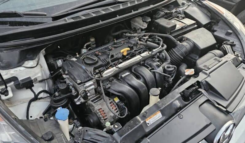 
2013 Hyundai Elantra full									