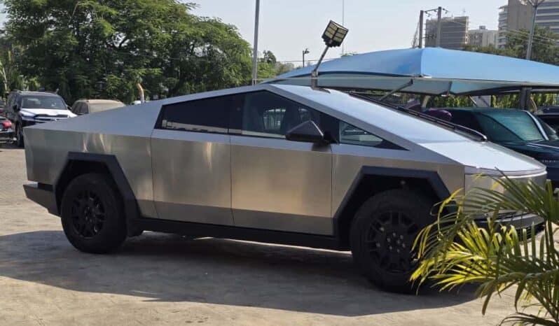 
2024 TESLA CYBERTRUCK full									