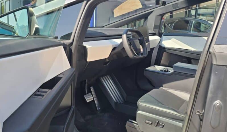 
2025 Tesla Cybertruck full									