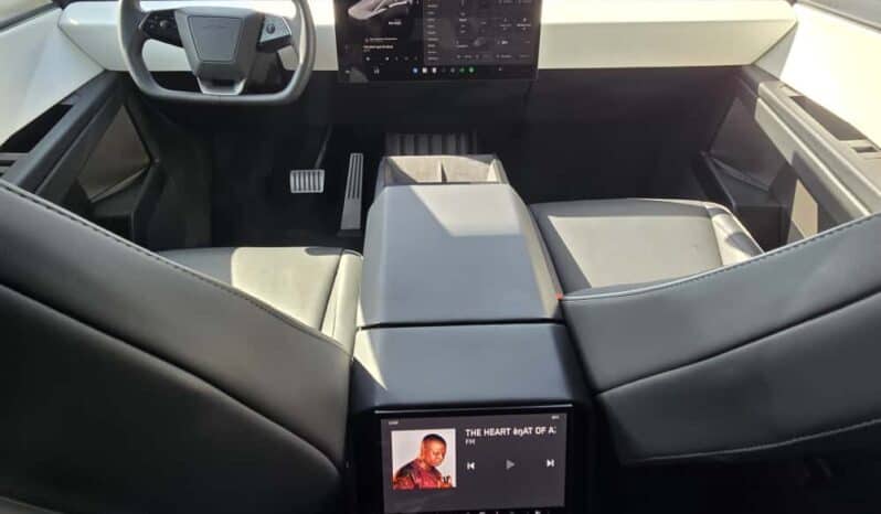 
2025 Tesla Cybertruck full									