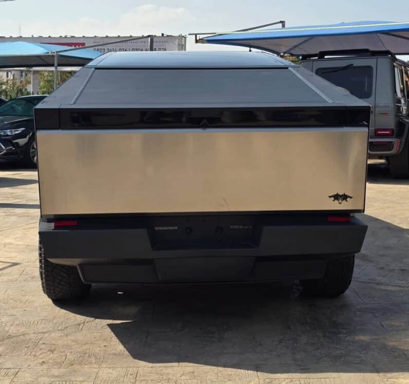 
2025 Tesla Cybertruck full									