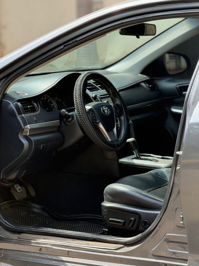 
2013 TOYOTA CAMRY SE full									