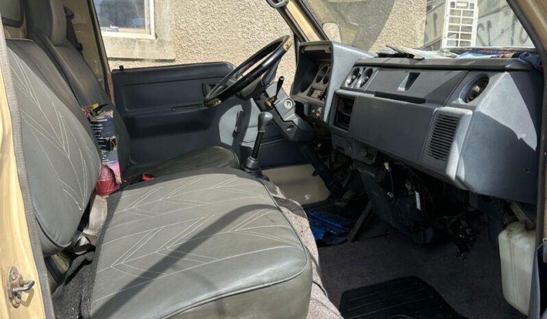 
2000 Toyota Dyna Truck full									