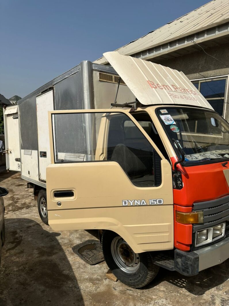 
2000 Toyota Dyna Truck full									