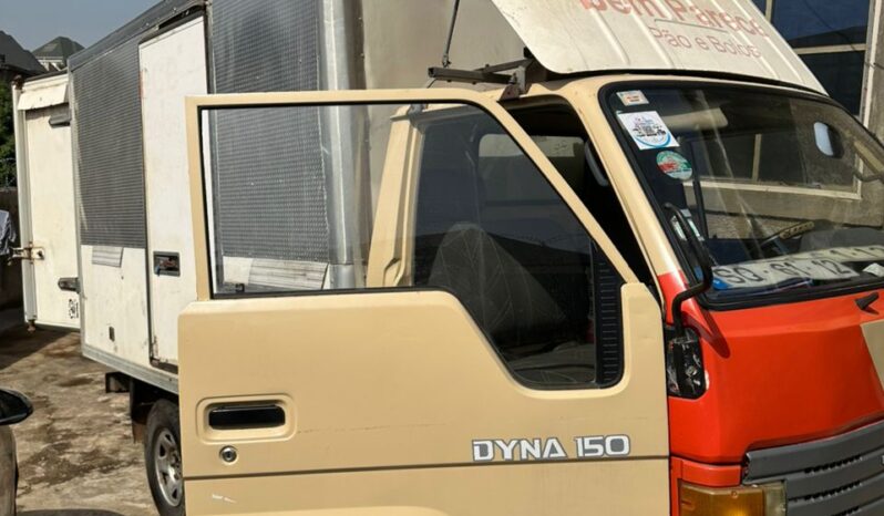 
2000 Toyota Dyna Truck full									