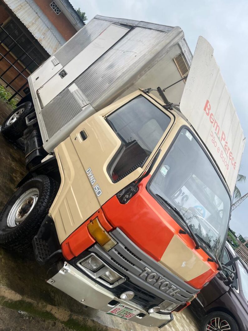 
2000 Toyota Dyna Truck full									