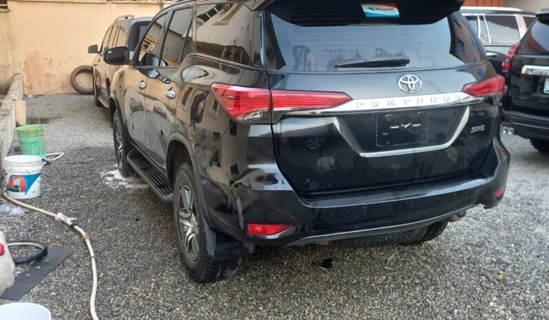 
2017 TOYOTA FORTUNER SR5 full									