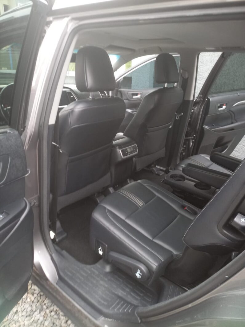 
2017 USED TOYOTA HIGHLANDER SPORT AWD V6 full									