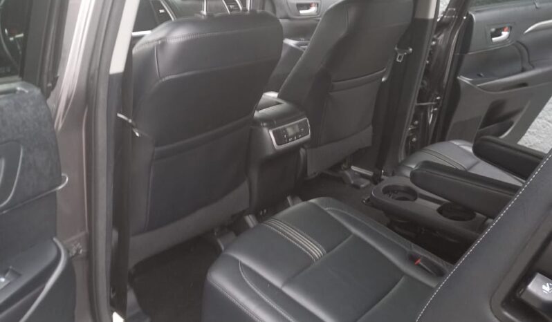 
2017 USED TOYOTA HIGHLANDER SPORT AWD V6 full									