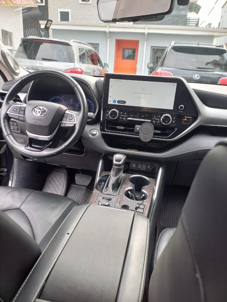 
2024 TOYOTA HIGHLANDER PLATINUM AWD (6MONTHS USED) full									