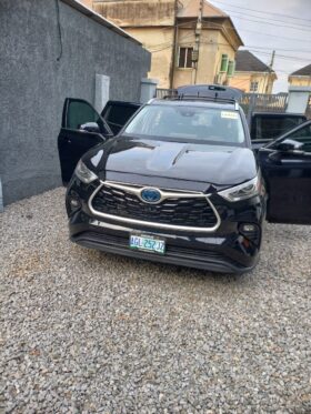2024 TOYOTA HIGHLANDER PLATINUM AWD (6MONTHS USED)