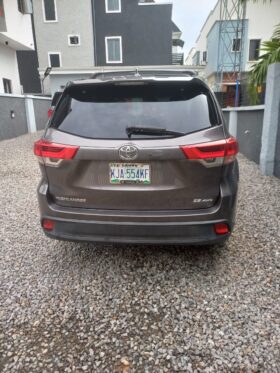 2017 USED TOYOTA HIGHLANDER SPORT AWD V6