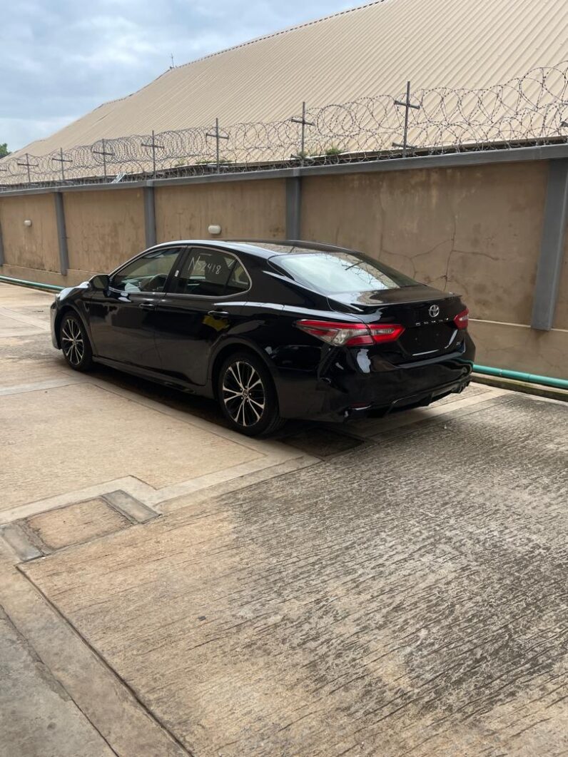 
								2018 Toyota Camry SE full									