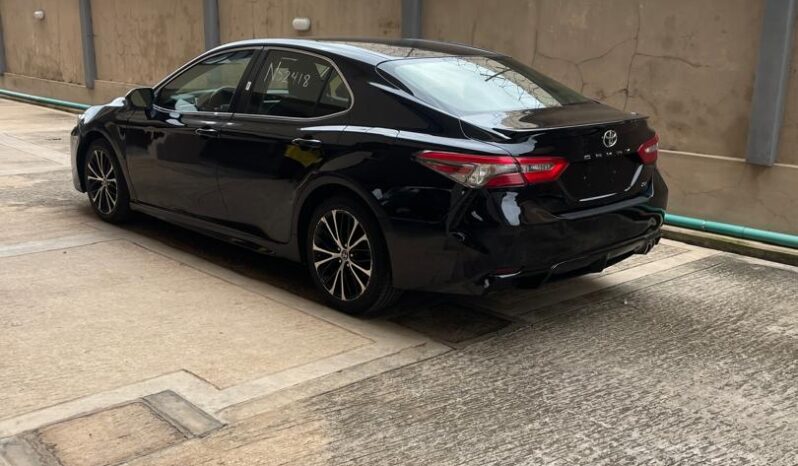 
								2018 Toyota Camry SE full									