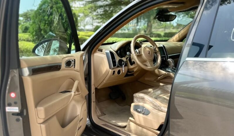 
								2013 PORSCHE CAYENNE full									